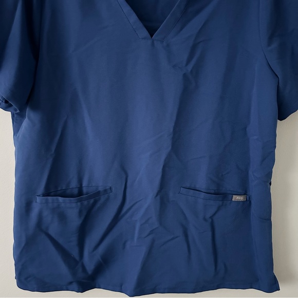 Figs Royal Blue Casma™ Three-Pocket Scrub Top - Picture 3 of 6